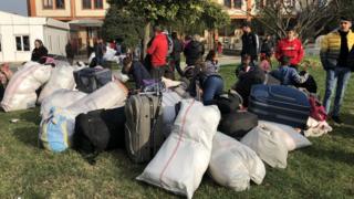 Bazı Suriyeliler, Esenyurt'tan kaldırılan otobüslerle ülkelerine geri dönüyor