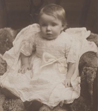 Вера Линн в возрасте 10 месяцев