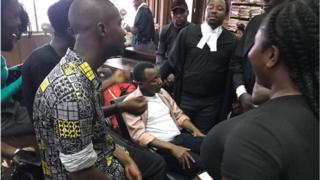 Sowore atawọn agbejọro rẹ ni ile ẹjọ