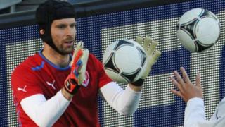 Umunyegoli Petr Cech yatahukanye ikibanza c'umukinyi mwiza mu gihugu