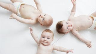 Markii ay dhashaan 105 wiil, waxaa dhasha 100 gabdhood