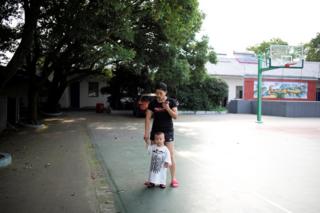 Huang Wensi with his son