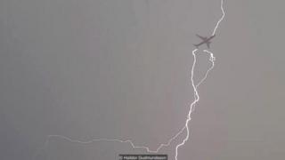 Halldor Gudmundsson / Airplane got lightning strikes