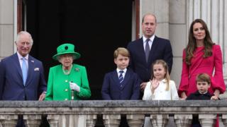Prince Charles, Queen Elizabeth, Prince George, Prince William, Princess Charlotte, Prince Louis and Catherine, Duchess of Cambridge stand on the balcony during the Platinum Pageant