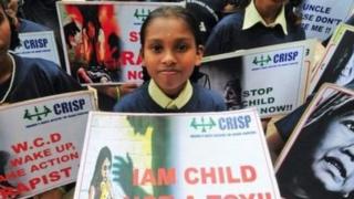 स्कूल में बलात्कार के ख़िलाफ़ प्रदर्शन