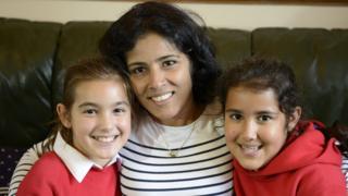 Gloria NicLeòid agus na h-igheanan aice