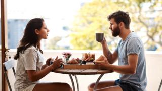 குடும்பத்துடன் சாப்பிடுவது