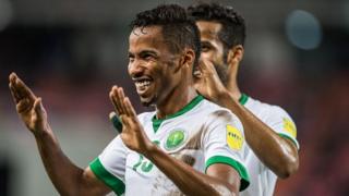 L'attaquant saoudien Salman Mohammed Muwashar célèbre le 3e but de son équipe lors de la 3e journée du groupe B face à la Thaïlande lors des éliminatoires de la Coupe du Monde 2018 à Bangkok le 23 mars