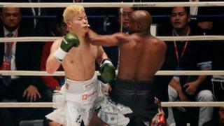 Floyd Mayweather alimuangusha Tenshin Nasukawa mara tatu katika raundi ya kwanza