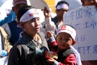 မြစ်ဆုံကို ကယ်တင်ဖို့ ဆန္ဒပြသူတွေ