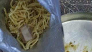 स्विगी से मंगाए खाने में निकला खून से सना बैंड एड