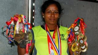 டீக்கடை நடத்தும் பதக்க மங்கை