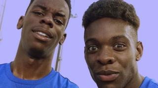 Efeme Temienor (midig) oo sawir iska qaaday isagoo la taagan Paul Pogba