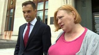 Cafodd nifer o'r cyrff sydd bellach yn cynghori Ken Skates eu sefydlu gan ei ragflaenydd, Edwina Hart