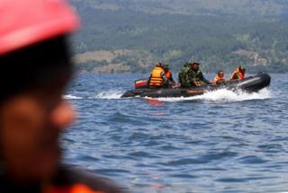 pencarian terus dilakukan di danau Toba