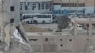 ИШИДчилар автобусларга ўтирганлар