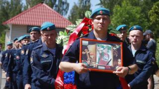 Похоронная процессия во время церемонии прощания с Никитой Белянкиным