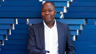 Francis Kere le 20 juin à Londres est sur le point d'inaugurer le Pavillon