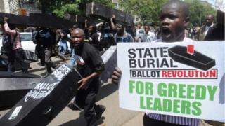Les salaires des parlementaires ont suscité beaucoup de colère au Kenya depuis longtemps