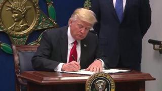 Prezida Donald Trump wa Amerika yashinze amategeko mashasha
