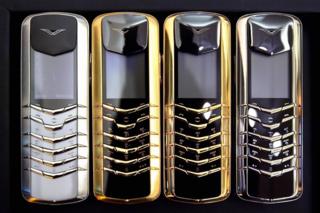 Vertu'nun 2004 yılında çıkardığı altın ve gümüş modelleri döneminin en pahalı telefonlarıydı