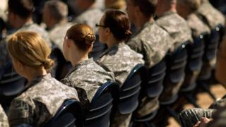 Официальные лица Пентагона отметили Месяц осведомленности и предупреждения о сексуальном насилии в марте 2015 года