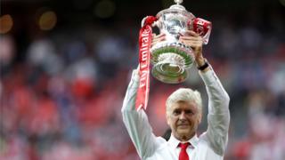 Wenger avuga ko yari akwiye guhabwa icubahiro n'abafana nyuma yo kubaronsa ibikombe indwi vya FA Cup
