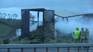 The burning trailer on the A1