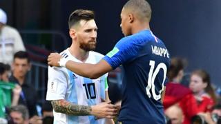 Lionel Messi y Kylian Mbappé