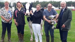 Show president Fiona Moore and Supreme Champion judge Janet Snell alongside the winning animal and Vicky Sloane-Masson, Neil Masson and Lt Gov Sir Richard Gozney