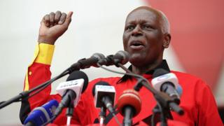 José Eduardo dos Santos a régné d'une main de fer sur l'Angola de 1979 à 2017.
