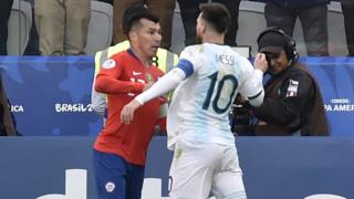 Choque Medel y Messi