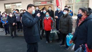 Президент Китая Си Цзиньпин проинспектировал работу по профилактике и контролю нового коронавируса в общине Анхуали в Пекине
