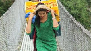 ইন্টারনেটে ঝড় তোলা নেপালি সবজিওয়ালি