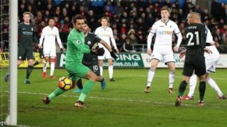Kooxda Manchester City ayaa xalay gaartay guushii 15-aad ee isxigta.