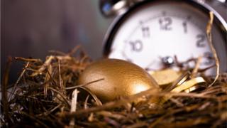 Reloj y huevo de oro.