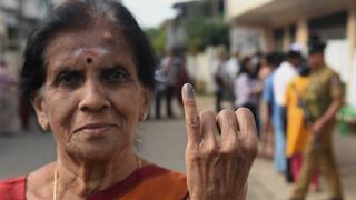 இலங்கை உள்ளூராட்சி தேர்தலில் போட்டியிடும் பெண் வேட்பாளர்களிடம் சில்மிஷம்