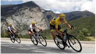 Chris Froome yagumanye umwenda w'umuhondo nubwo yarangije ari uwa kane mu gice cya 18 cyabaye ku wa kane i Col d'Izoard