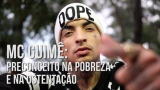Cantor MC Guimê em sua casa em Alphaville
