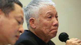 朱耀明呼吁示威者退场时落泪。