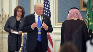 Трампу вручили высшую награду Саудовской Аравии за гражданские заслуги - орден короля Абдель-Азиза