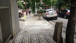 Pedra em homenagem a Marighella