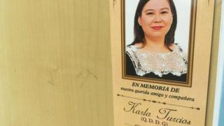 Una tarjeta que le hicieron en homenaje a  Karla Turcios en el diario.