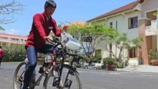 বাইসাইকেলটিতে বায়ু পরিশোধনকারী যন্ত্র বসানো রয়েছে।