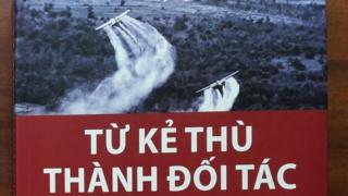 Bìa ấn bản tiếng Việt của cuốn From Enemies to Partners đã phát hành bản tiếng Anh tại Mỹ