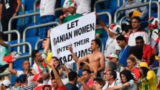 mujeres estadio irán