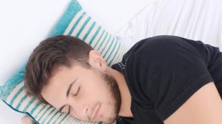 خلصت الدراسة إلى أن الذين ينامون أكثر من أو أقل من 6 إلى 8 ساعات في اليوم أكثر عرضة للإصابة بأمراض القلب والشرايين أو الوفا