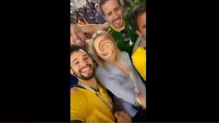 El polémico video en el que simpatizantes brasileños hicieron decir malas palabras a una rusa,