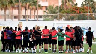 L'équipe camerounaise en session d'entraînement à Ismaïlia pendant la CAN en Égypte.