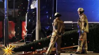 Policiais na cena do incidente em Berlim